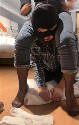 【兔粉粉】吊带黑丝的蹂躏 YC-221229-2