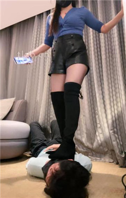 图片[8]_【若依】高跟长靴黑丝踩地毯/臭脚捂脸窒息/嘴洗脚_HD绳艺资源