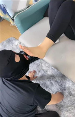 图片[18]_【肉肉】吐口水裸足舔/转胯长靴踩/闻白袜_HD绳艺资源