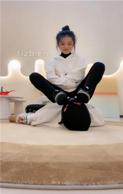 图片[4]_【海绵大大】臀部坐头/运动鞋白棉袜踩踏/转胯/灌圣水_HD绳艺资源