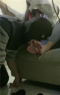 图片[10]_【漫漫】网咖桌底视角伺候_HD绳艺资源