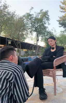 图片[2]_【佳琳】户外犬化-吃野草-遛狗转胯-舔泥巴脏鞋底_HD绳艺资源