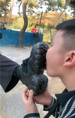 图片[3]_【佳琳】户外犬化-吃野草-遛狗转胯-舔泥巴脏鞋底_HD绳艺资源