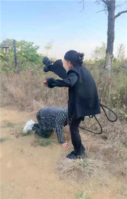 图片[10]_【佳琳】户外犬化-吃野草-遛狗转胯-舔泥巴脏鞋底_HD绳艺资源