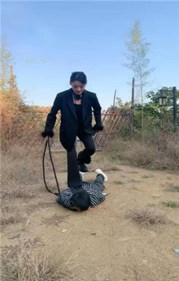 图片[12]_【佳琳】户外犬化-吃野草-遛狗转胯-舔泥巴脏鞋底_HD绳艺资源