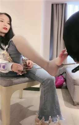 图片[11]_【芳菲】高跟肉丝踩脚垫/毛拖鞋抽耳光_HD绳艺资源