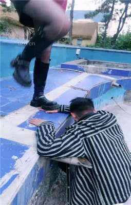 图片[11]_【宸宸】狗奴才清理庄园池塘_HD绳艺资源