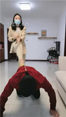 图片[4]_【凌儿女神】贱奴下跪做家务/高跟踩_HD绳艺资源