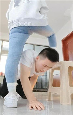 图片[12]_【悦主大大】圈养奴化-转胯骑马-囚禁狗笼-舔白袜裸足_HD绳艺资源