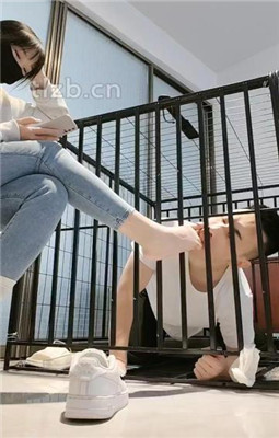图片[18]_【悦主大大】圈养奴化-转胯骑马-囚禁狗笼-舔白袜裸足_HD绳艺资源