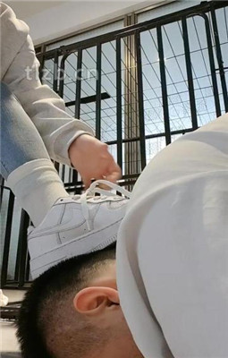 图片[20]_【悦主大大】圈养奴化-转胯骑马-囚禁狗笼-舔白袜裸足_HD绳艺资源