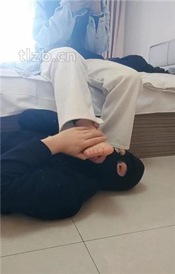 图片[8]_【吴迪】素人小姐姐-闻鞋闻jio/踩踏喂食-舔脚_HD绳艺资源