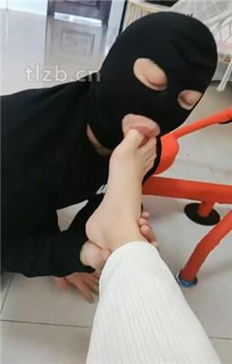 图片[9]_【吴迪】素人小姐姐-闻鞋闻jio/踩踏喂食-舔脚_HD绳艺资源