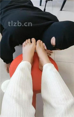 图片[11]_【吴迪】素人小姐姐-闻鞋闻jio/踩踏喂食-舔脚_HD绳艺资源