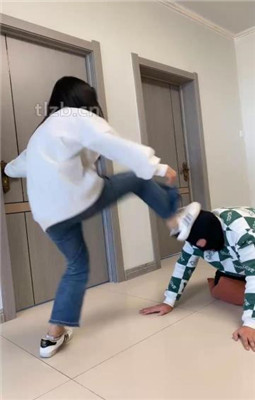 图片[12]_【精神小妹】素人S-贝壳头棉袜全体重踩/踢踹_HD绳艺资源