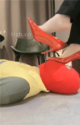 图片[9]_【安安】舔臭脚/红高跟踩踏喂食_HD绳艺资源