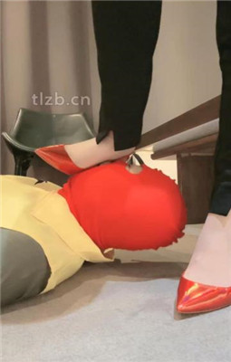 图片[11]_【安安】舔臭脚/红高跟踩踏喂食_HD绳艺资源