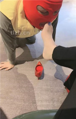 图片[12]_【安安】舔臭脚/红高跟踩踏喂食_HD绳艺资源