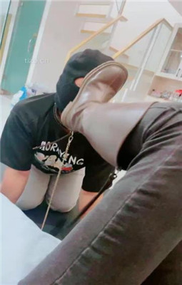 图片[15]_【利娜】长靴裸足踩狗头-伺候主人沐足_HD绳艺资源