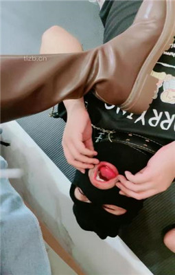 图片[19]_【利娜】长靴裸足踩狗头-伺候主人沐足_HD绳艺资源