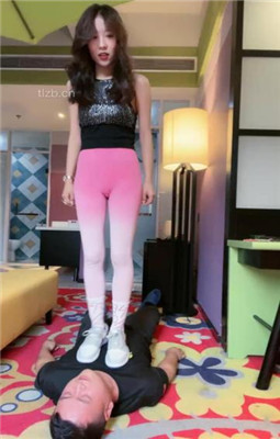 图片[3]_【双胞胎萌萌大人s】重刑专场-运动鞋踩踏/提档/绳艺技巧/耳光/脚插嘴_HD绳艺资源