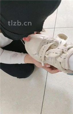 【爱可呀】双S玩学姐-清理鞋底/胶带封嘴/吹风机加热吸味_HD绳艺资源