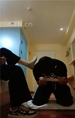 图片[4]_【林十七】全体重踩踏/舔闻超脏运动鞋棉袜_HD绳艺资源