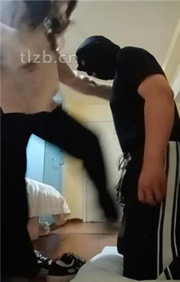 图片[5]_【林十七】全体重踩踏/舔闻超脏运动鞋棉袜_HD绳艺资源