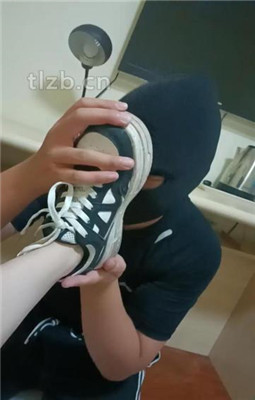 图片[11]_【林十七】全体重踩踏/舔闻超脏运动鞋棉袜_HD绳艺资源