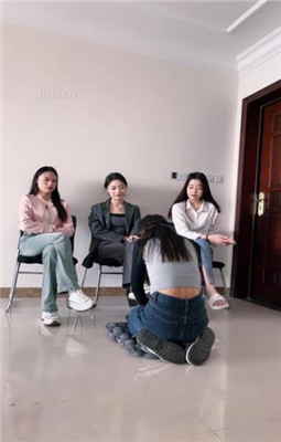 【黑丝诱惑】素人姣姣长靴踢档踩踏黑丝踩脸 YC-230107-4