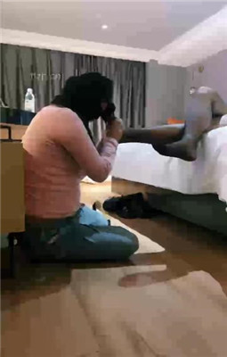 图片[8]_【绝美兔绳艺导师】高跟黑丝踩脚垫/长靴跪拜【完整版】_HD绳艺资源