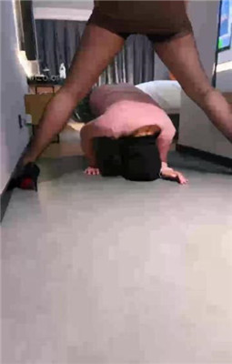 图片[16]_【绝美兔绳艺导师】高跟黑丝踩脚垫/长靴跪拜【完整版】_HD绳艺资源