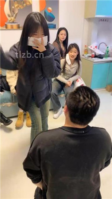 图片[13]_【精神小妹】幸运大转盘-群殴-踢踹踩跺/耳光坐头_HD绳艺资源