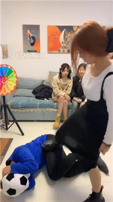 图片[15]_【精神小妹】幸运大转盘-群殴-踢踹踩跺/耳光坐头_HD绳艺资源