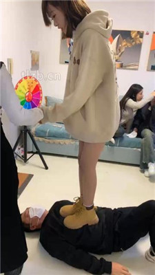 图片[16]_【精神小妹】幸运大转盘-群殴-踢踹踩跺/耳光坐头_HD绳艺资源