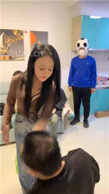 图片[17]_【精神小妹】幸运大转盘-群殴-踢踹踩跺/耳光坐头_HD绳艺资源