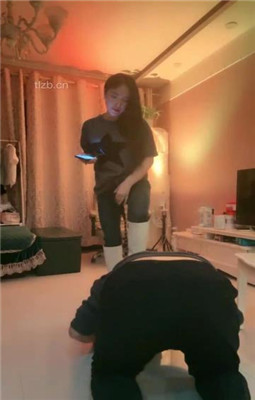 图片[2]_【傲雪】牛仔裤白靴棉袜-全体重踩踏踩脖_HD绳艺资源