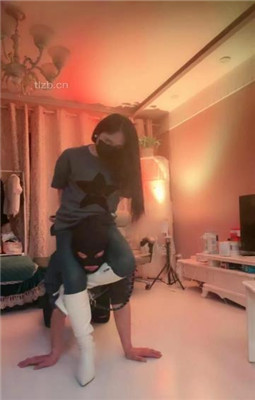 图片[3]_【傲雪】牛仔裤白靴棉袜-全体重踩踏踩脖_HD绳艺资源