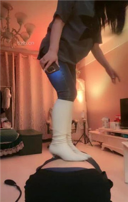 图片[4]_【傲雪】牛仔裤白靴棉袜-全体重踩踏踩脖_HD绳艺资源