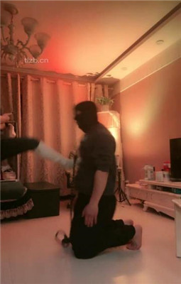 图片[5]_【傲雪】牛仔裤白靴棉袜-全体重踩踏踩脖_HD绳艺资源