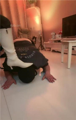 图片[6]_【傲雪】牛仔裤白靴棉袜-全体重踩踏踩脖_HD绳艺资源