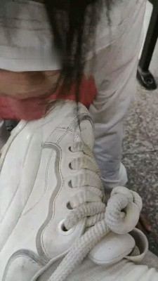 图片[4]_【爱可呀】学姐教室椅下/楼道-卑微跪舔_HD绳艺资源