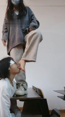 图片[7]_【爱可呀】学姐教室椅下/楼道-卑微跪舔_HD绳艺资源