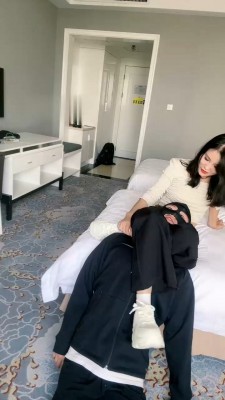 图片[3]_【孤傲女帝】坐脸窒息/踩狗脖子/舔脚转胯_HD绳艺资源