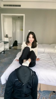 图片[4]_【孤傲女帝】坐脸窒息/踩狗脖子/舔脚转胯_HD绳艺资源