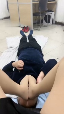 图片[14]_【芭丝】皮鞋黑袜肉丝踩脚垫【上】_HD绳艺资源