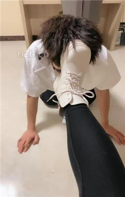 图片[3]_【魅儿】奶狗跪舔短靴臭粉棉袜裸足_HD绳艺资源