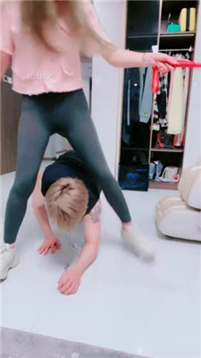图片[3]_【梦涵】转胯爬行/重度训练/掐乳/闻白袜_HD绳艺资源