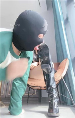 图片[6]_【甜一】长靴高跟插嘴跪舔-踩地毯_HD绳艺资源