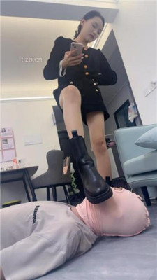 【芊芊】暴汗臭短肉丝pov语言羞辱脚奴